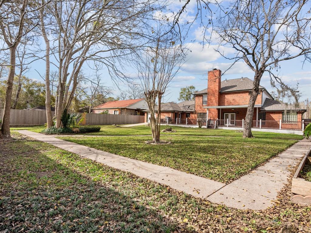 1400 Oak Hollow Drive, Dickinson, Texas image 6