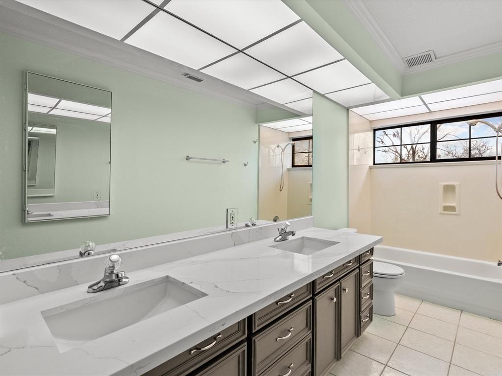 1400 Oak Hollow Drive, Dickinson, Texas image 34