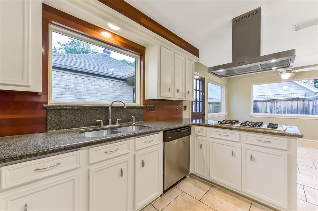 4106 Crownwood Drive, Seabrook, Texas image 13