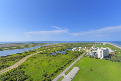 Condominium in Galveston TX 801 Beach Drive Dr 6.jpg