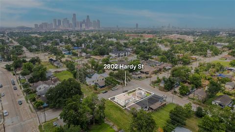Triplex in Houston TX 2802 Hardy Street.jpg
