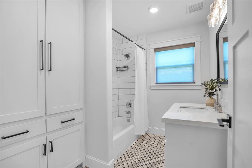1035 W 43rd Street, Houston, Texas image 34