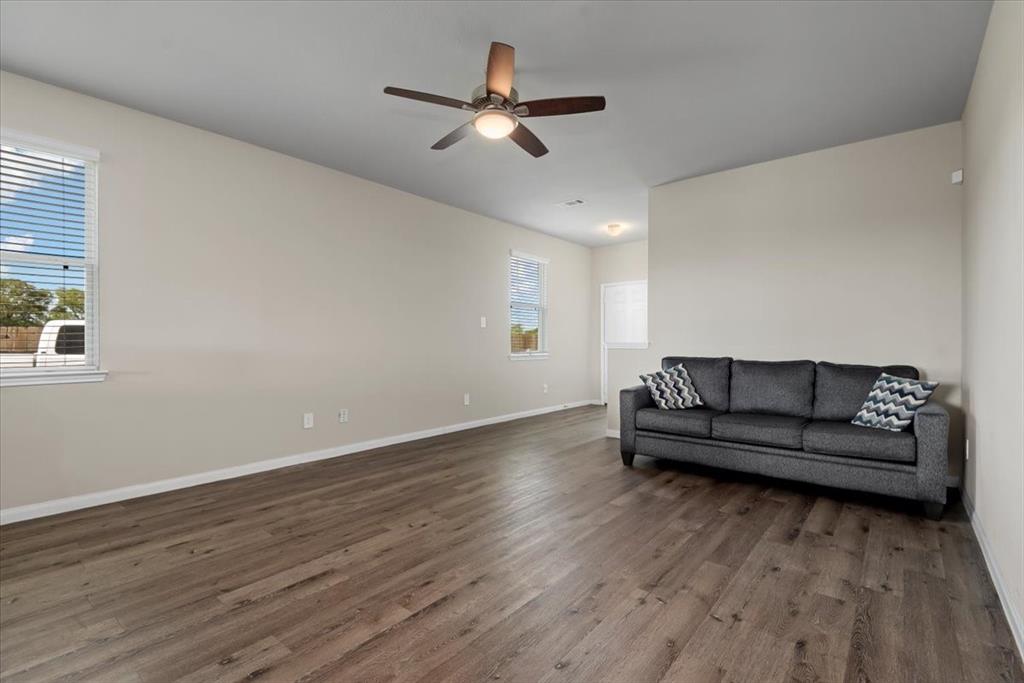 5639 Brooklyn Rose Drive, Rosharon, Texas image 11