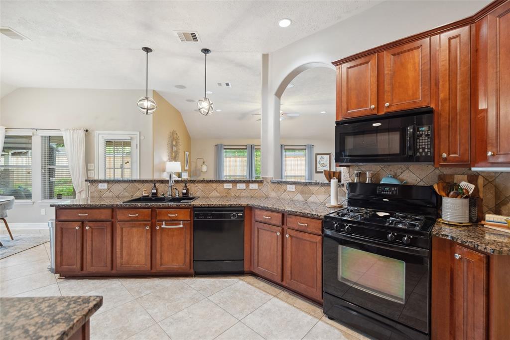 13931 Eden Manor Lane, Houston, Texas image 8