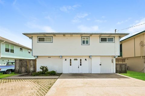 Single Family Residence in Bayou Vista TX 228 Barracuda Street.jpg