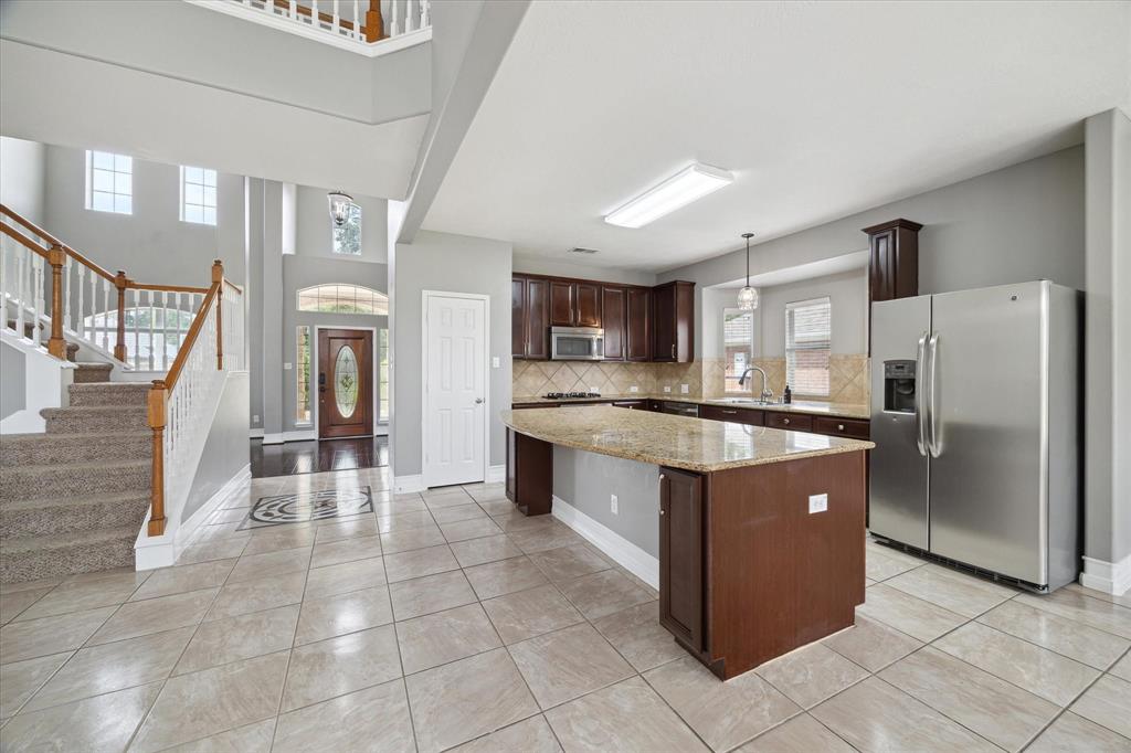 8431 Silver Lure Drive, Humble, Texas image 4