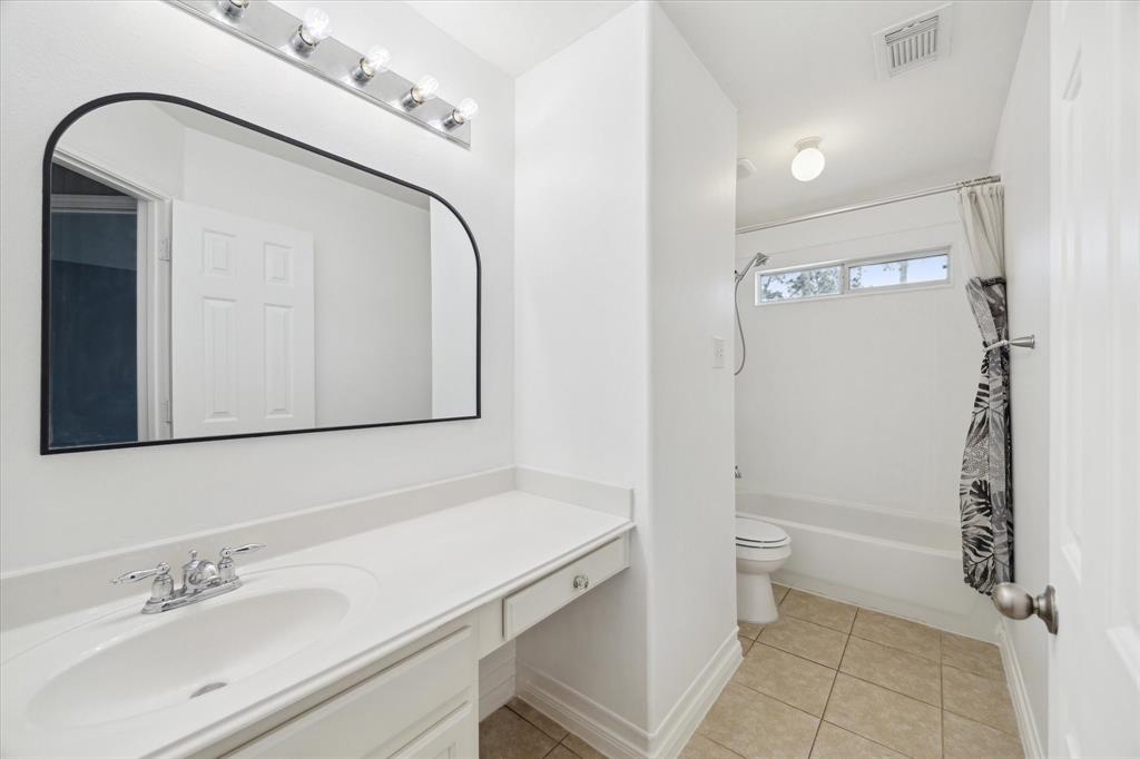 8431 Silver Lure Drive, Humble, Texas image 13