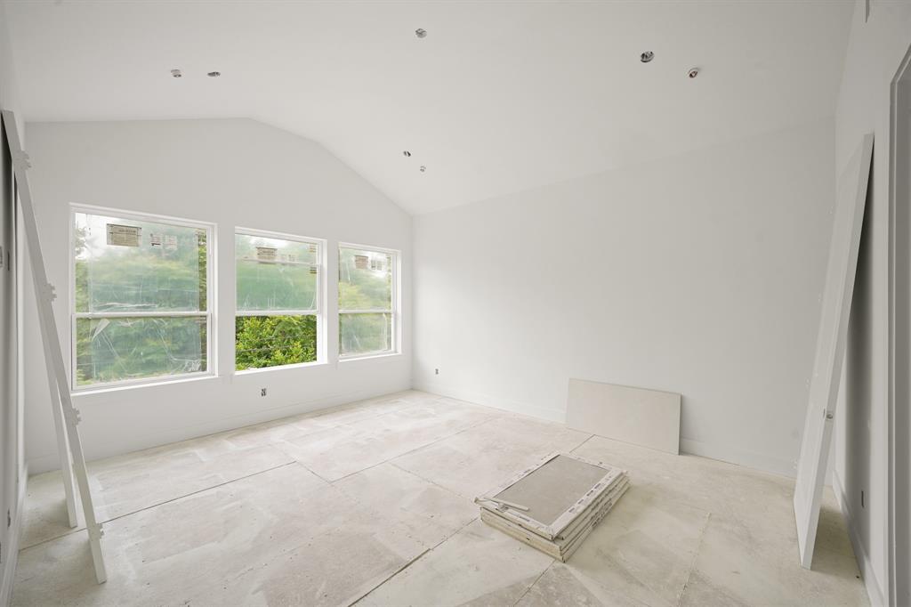 5223 Mimosa Drive, Bellaire, New York image 17