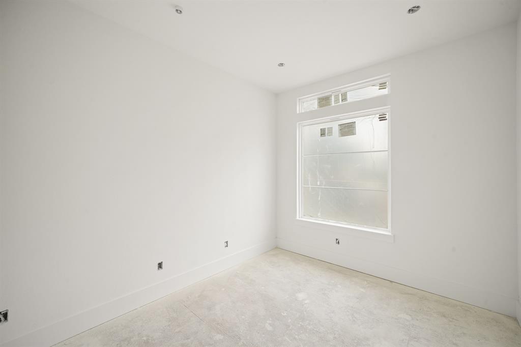 5223 Mimosa Drive, Bellaire, New York image 10