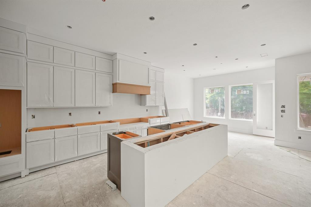 5223 Mimosa Drive, Bellaire, New York image 6