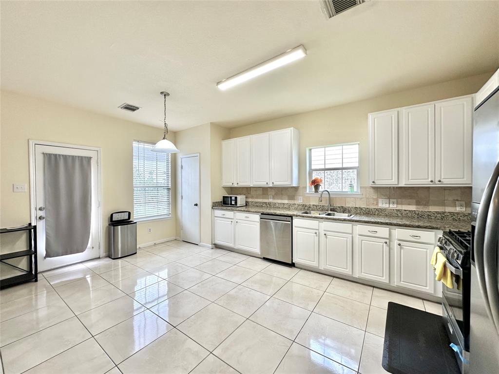 2214 Bristol Bend Lane, Katy, Texas image 8