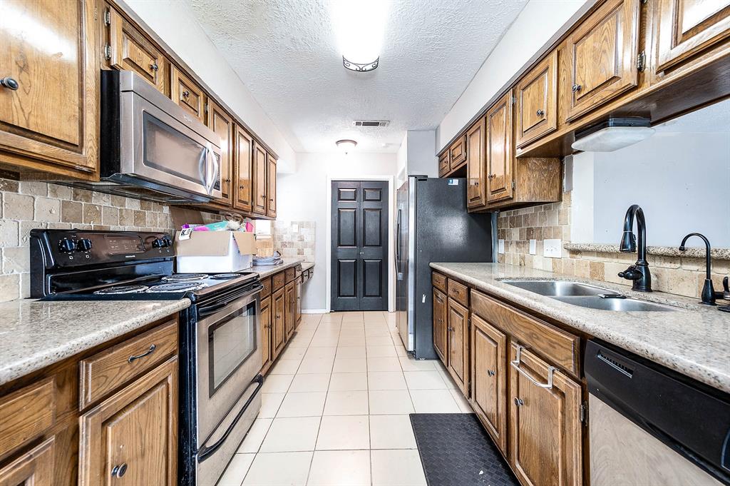 3106 Pilgrims Point Lane, Pearland, Texas image 10