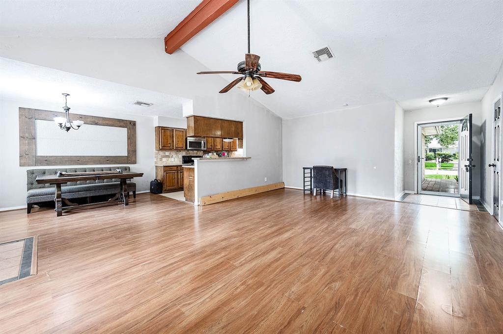 3106 Pilgrims Point Lane, Pearland, Texas image 6