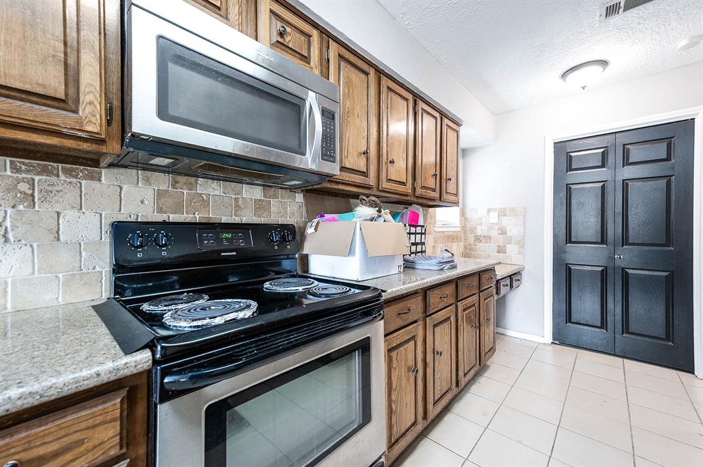 3106 Pilgrims Point Lane, Pearland, Texas image 11