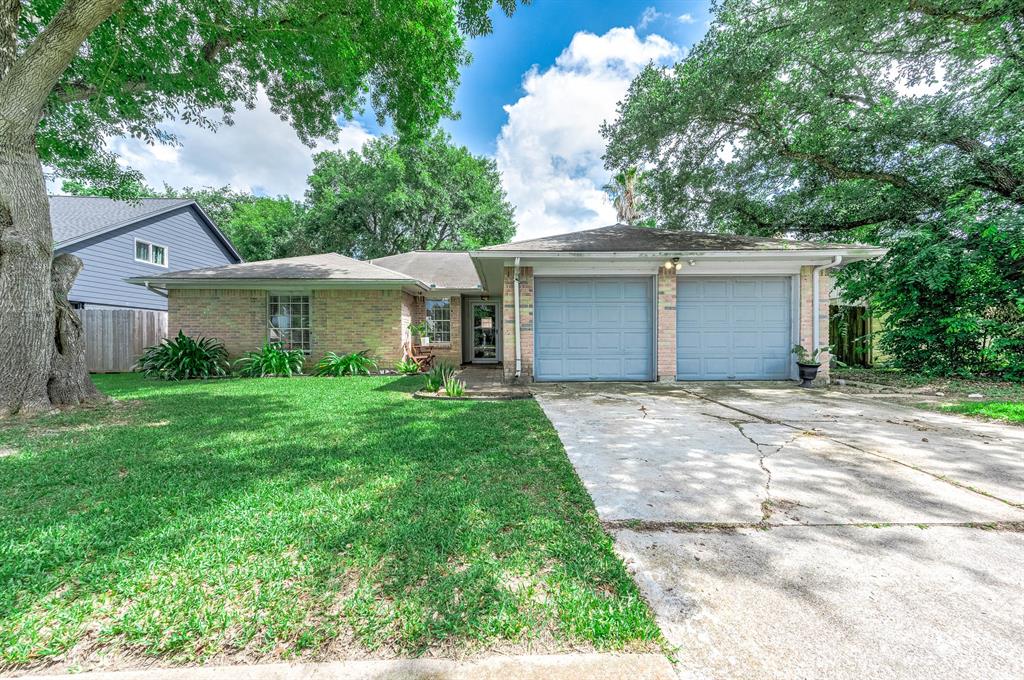 3106 Pilgrims Point Lane, Pearland, Texas image 1