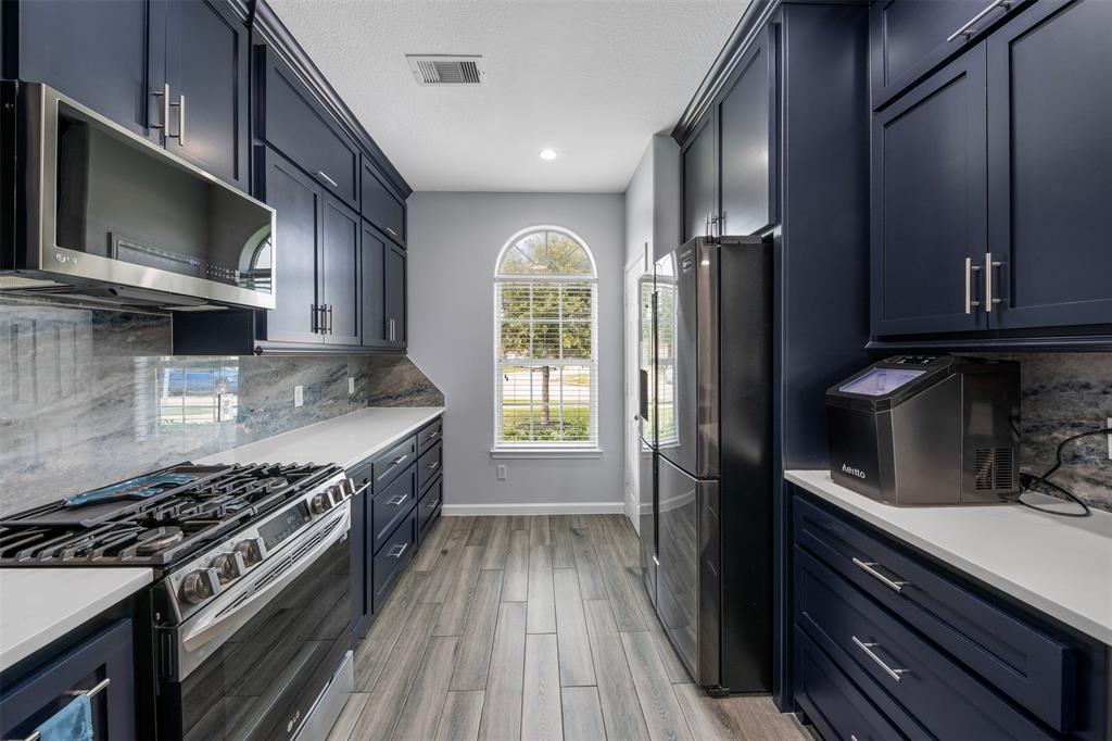 6902 White Ash Lane, Baytown, Texas image 5