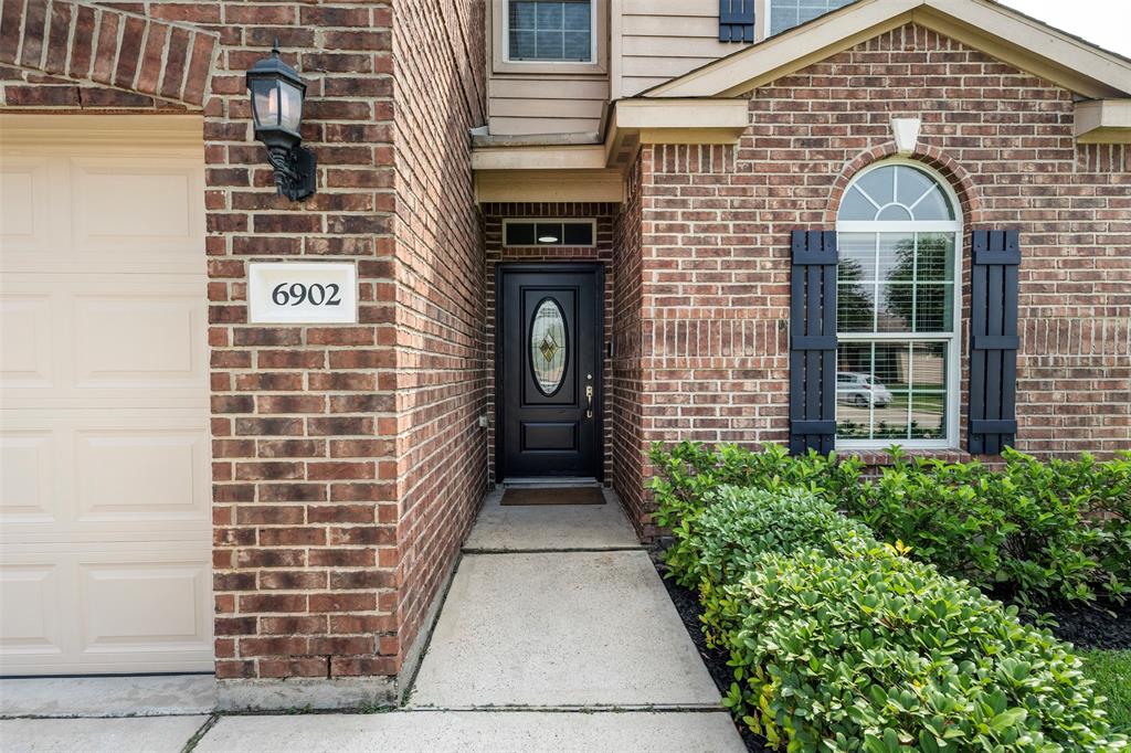 6902 White Ash Lane, Baytown, Texas image 2