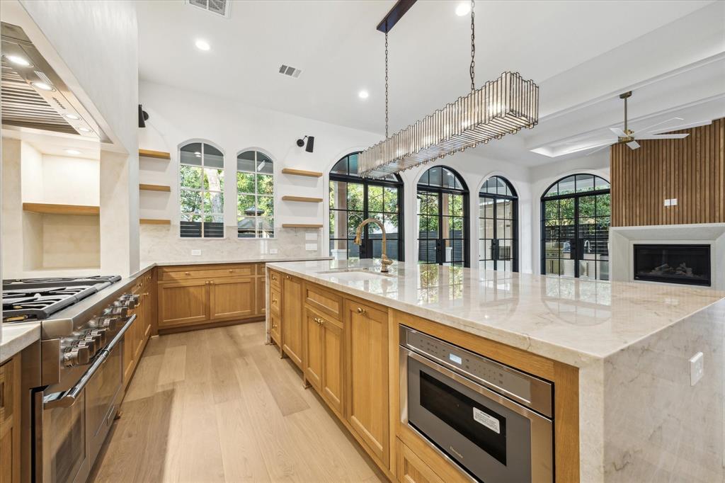 1519 Candlelight Lane, Houston, Texas image 17