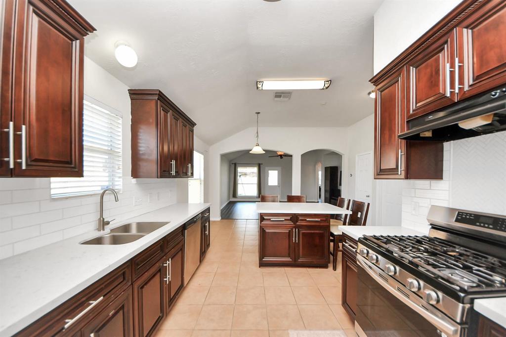 3603 Bluebird Park Lane, Humble, Texas image 9