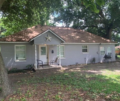 A home in Clute