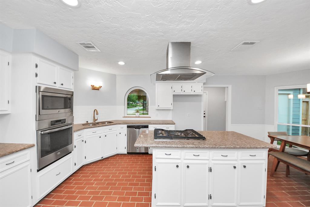 1415 Kempsford Drive, Katy, Texas image 12
