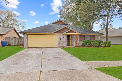 Single Family Residence in Houston TX 10303 Trading Post Drive.jpg