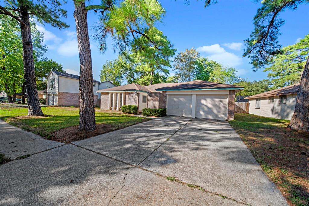 4722 Larksong Lane, Spring, Texas image 2