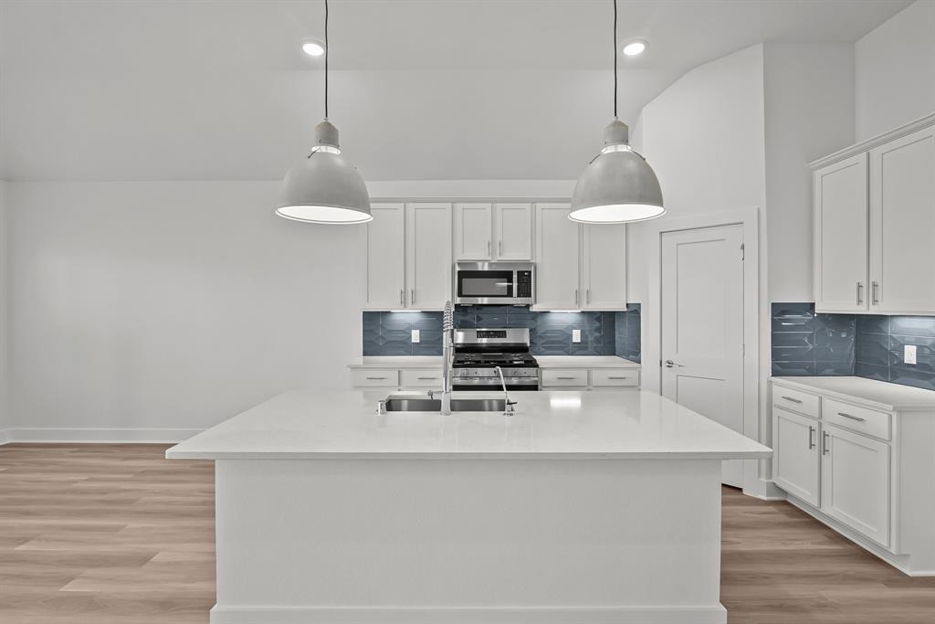 32335 Sunbeam Drive