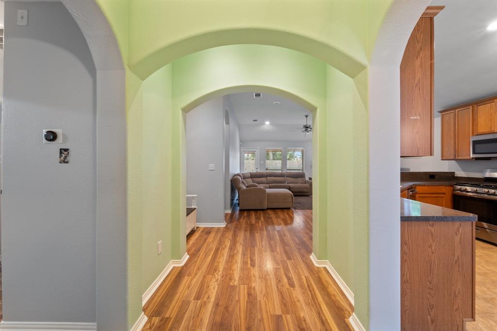 206 Rippling Creek Lane, Alvin, Texas image 3