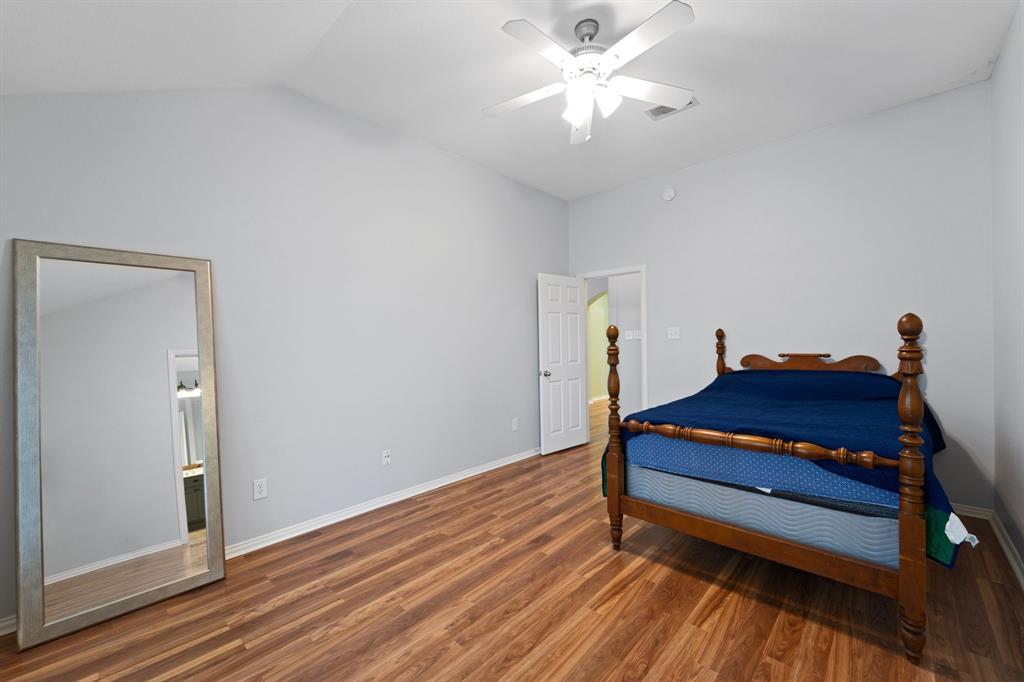 206 Rippling Creek Lane, Alvin, Texas image 12