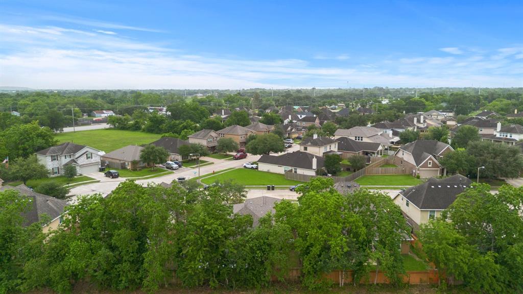 206 Rippling Creek Lane, Alvin, Texas image 25