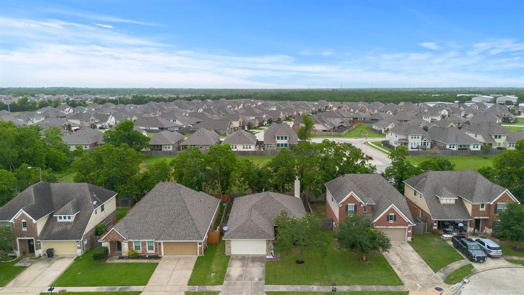 206 Rippling Creek Lane, Alvin, Texas image 24