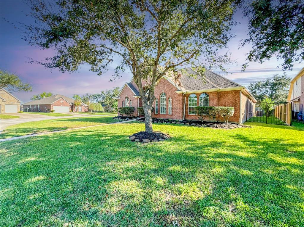 907 N Elder Grove Drive, Pearland, Texas image 44