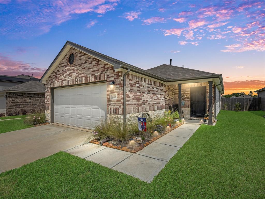 323 Cumberland Forest Drive, Magnolia, Texas image 1
