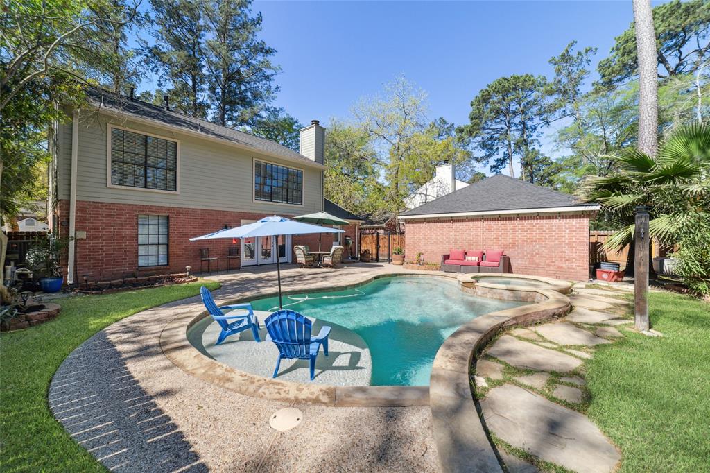 18 Robin Run Drive, Spring, Texas image 2