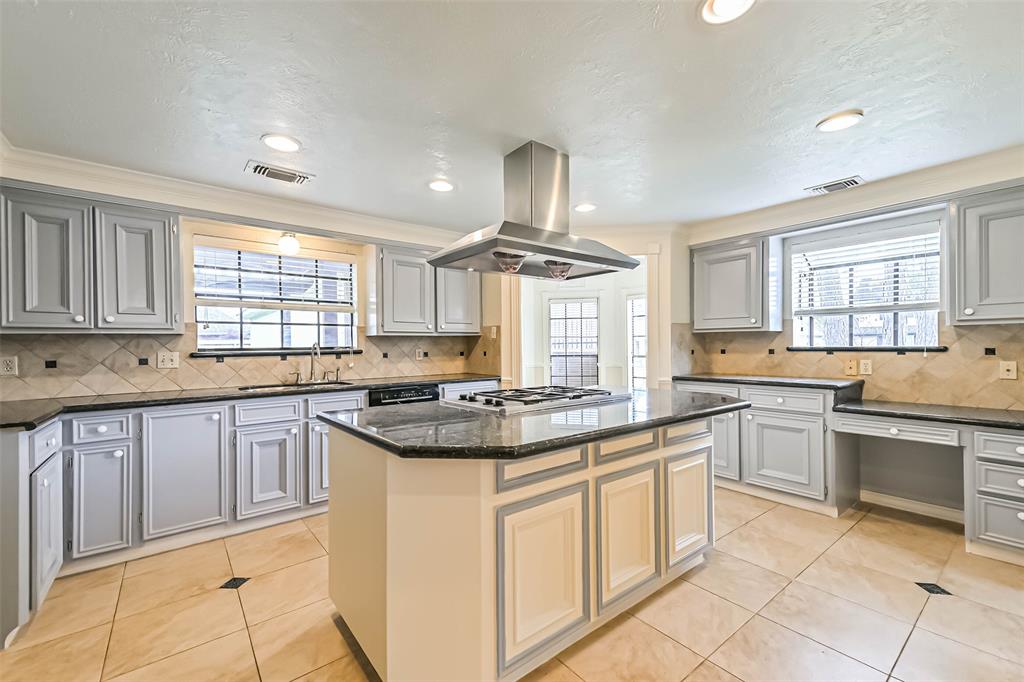 1410 Osborne Drive, Friendswood, Texas image 9