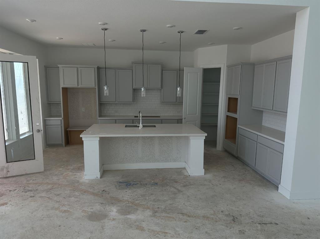 1401 River Point Drive, Friendswood, Texas image 4
