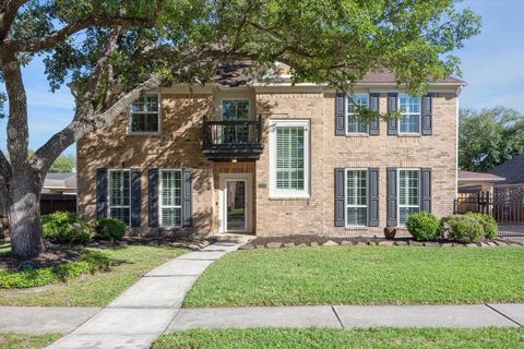 Single Family Residence in Pearland TX 2119 Country Club Drive.jpg