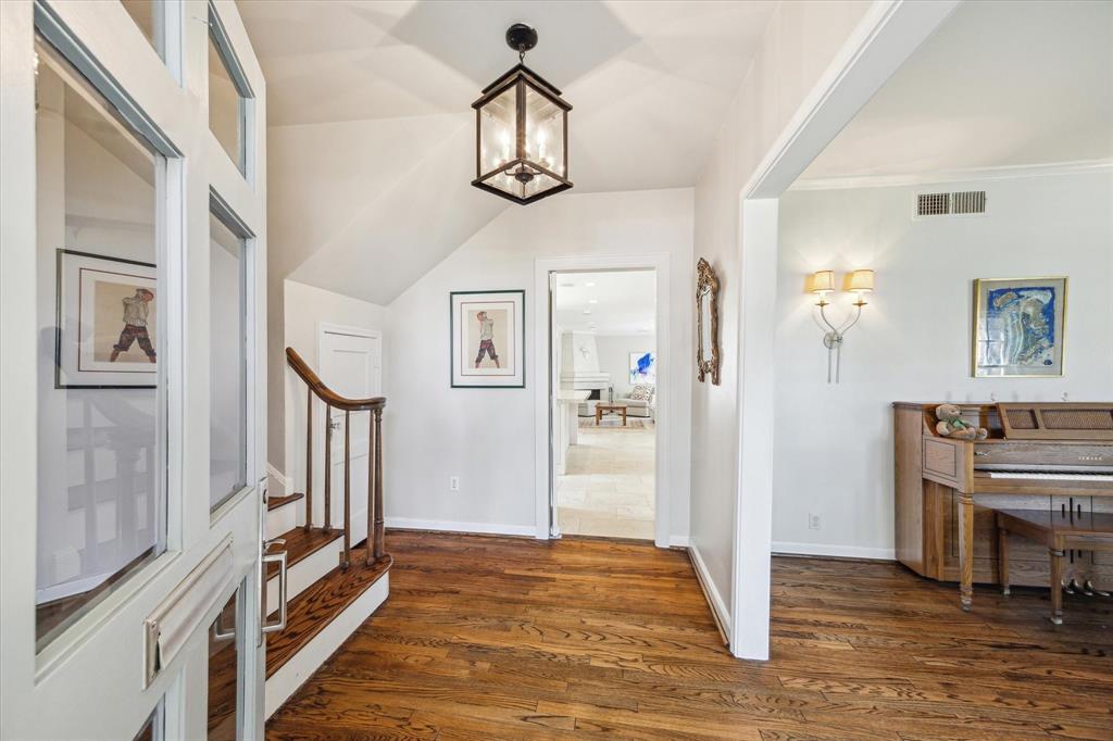 2510 Locke Lane