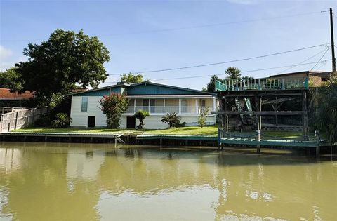 Photo of 27 Marlin Lane, Baytown, TX 77520 (MLS # 42515467)