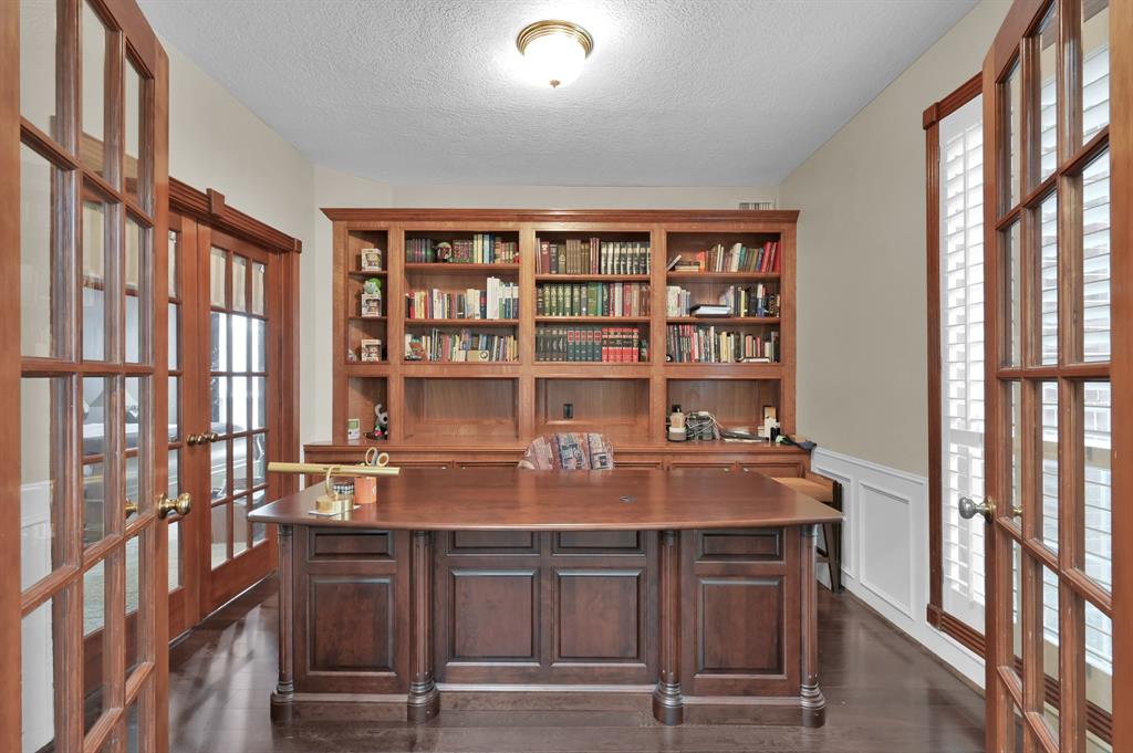 17114 Bur Oak Court