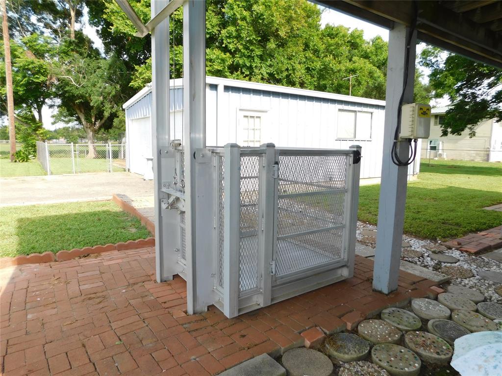 135 W Bayshore Drive, Palacios, Texas image 3