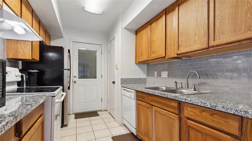 7819 Mauvewood Drive, Houston, Texas image 13