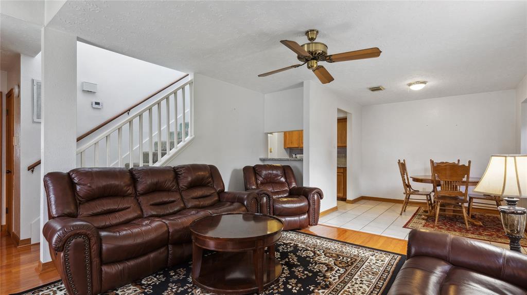 7819 Mauvewood Drive, Houston, Texas image 9