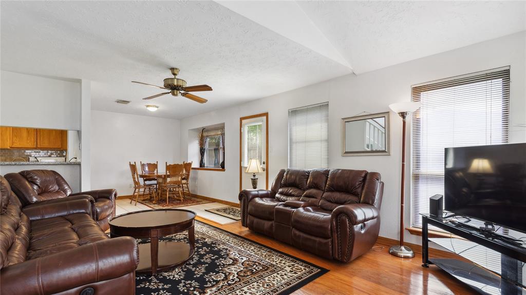 7819 Mauvewood Drive, Houston, Texas image 8
