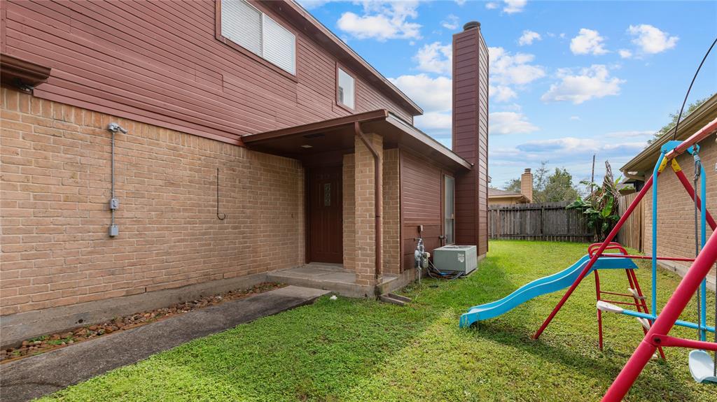 7819 Mauvewood Drive, Houston, Texas image 3