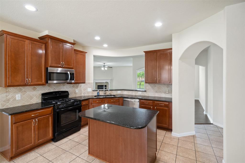 8815 E Windhaven Terrace Trail, Cypress, Texas image 14