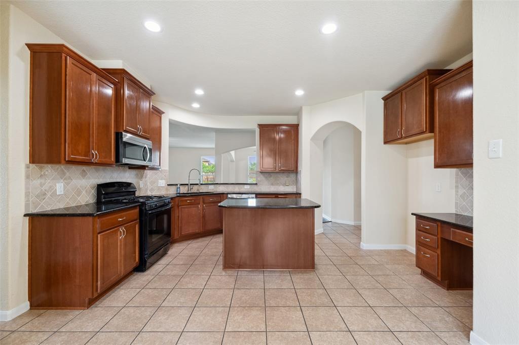 8815 E Windhaven Terrace Trail, Cypress, Texas image 13