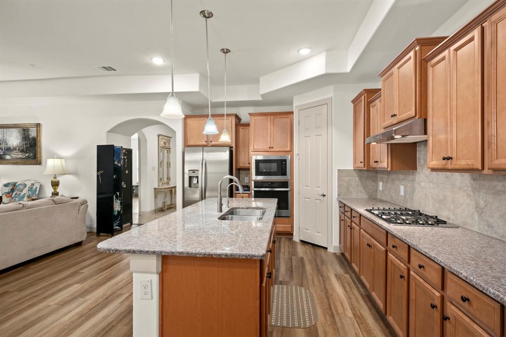 12117 Creekside Villas Court, Conroe, Texas image 8