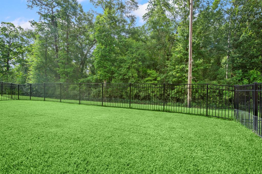 12117 Creekside Villas Court, Conroe, Texas image 25